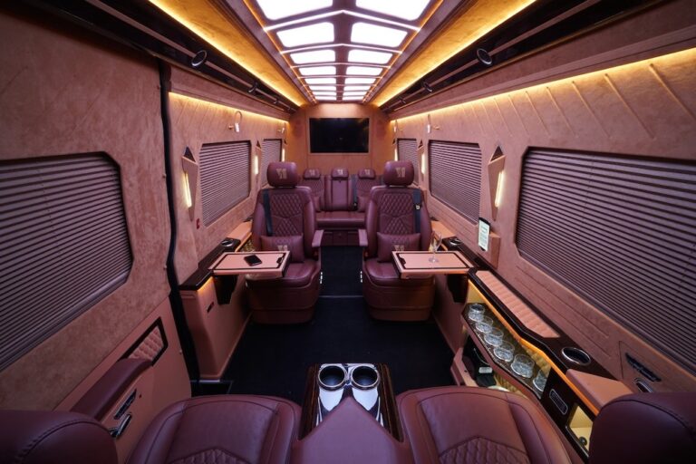 Interiér luxusního vozu VIP přeprava