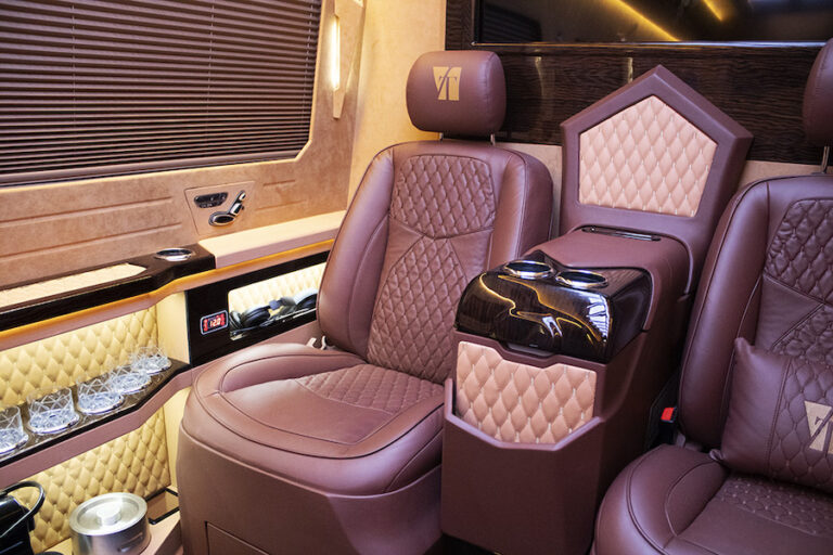 Pohodlná křesla VIP luxusní přeprava